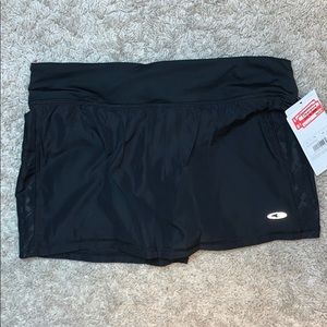 Advanced high performance skirt with inner short